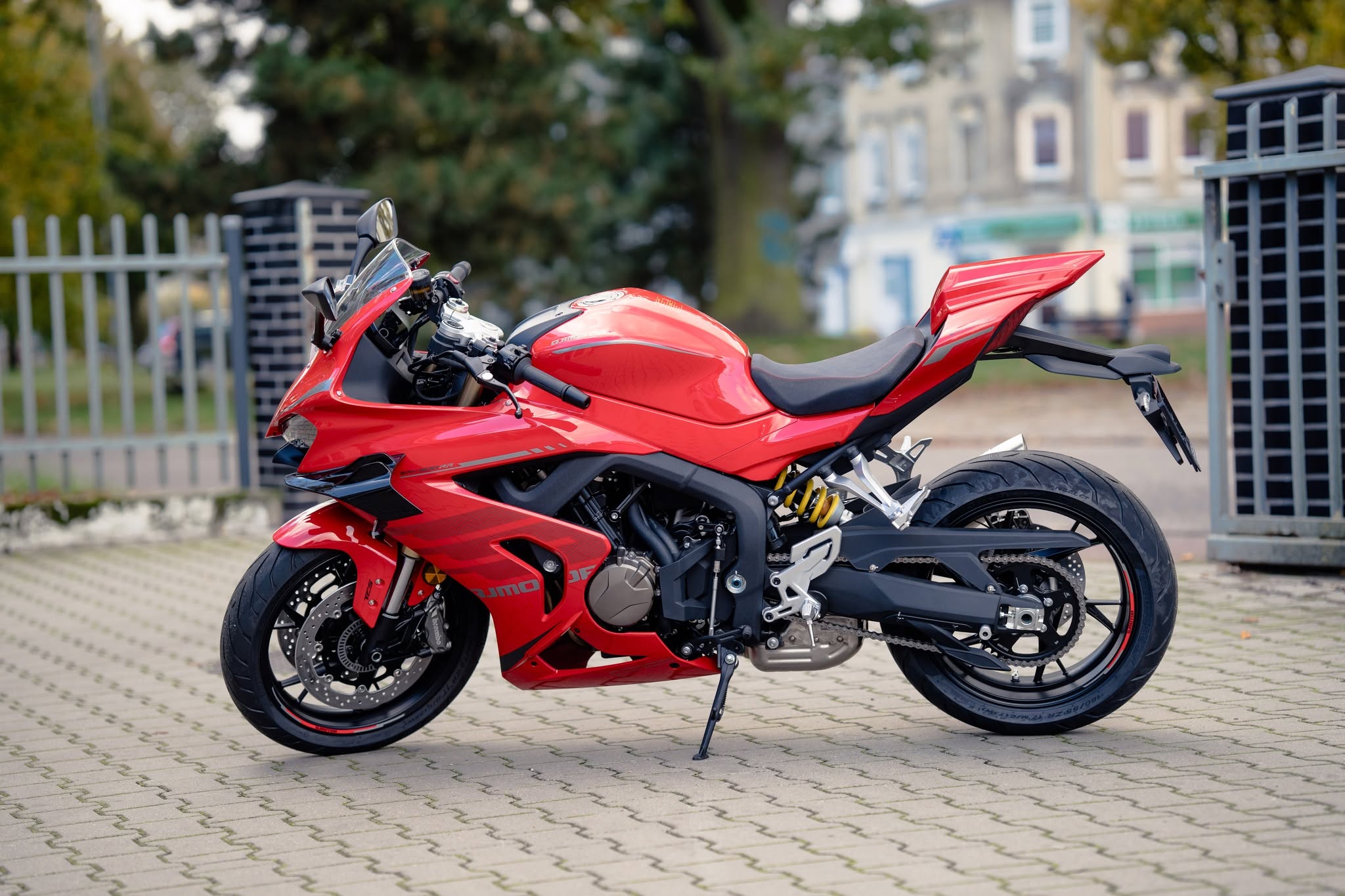 Fotografia eventowa w Szczecinie — motocykl na wystawie GarazMotor.pl.