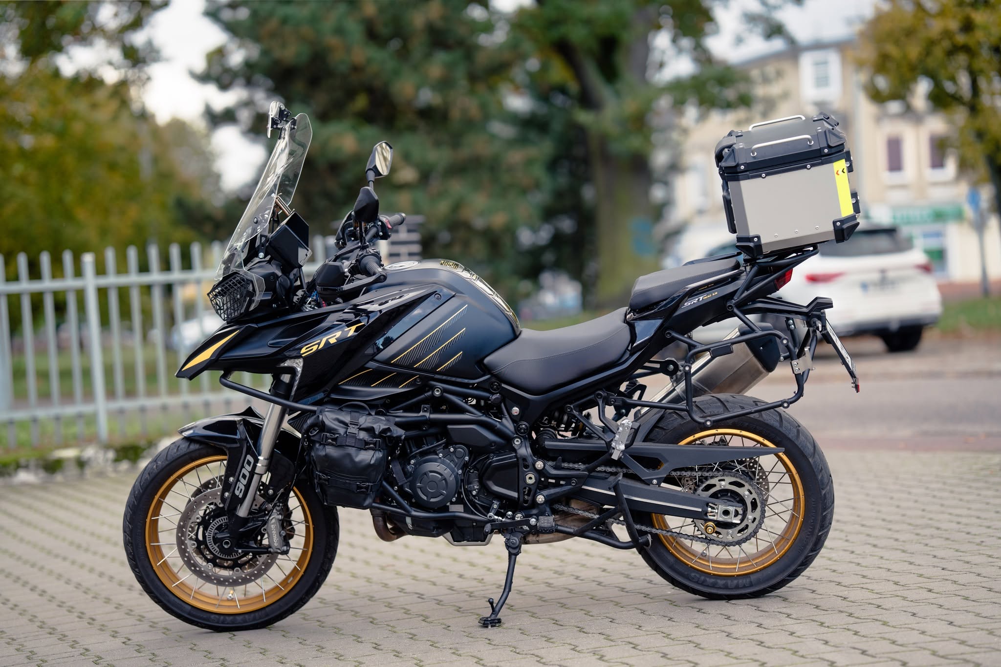 Fotografia eventowa dla GarazMotor.pl w Szczecinie — motocykl na tle wydarzenia motoryzacyjnego.