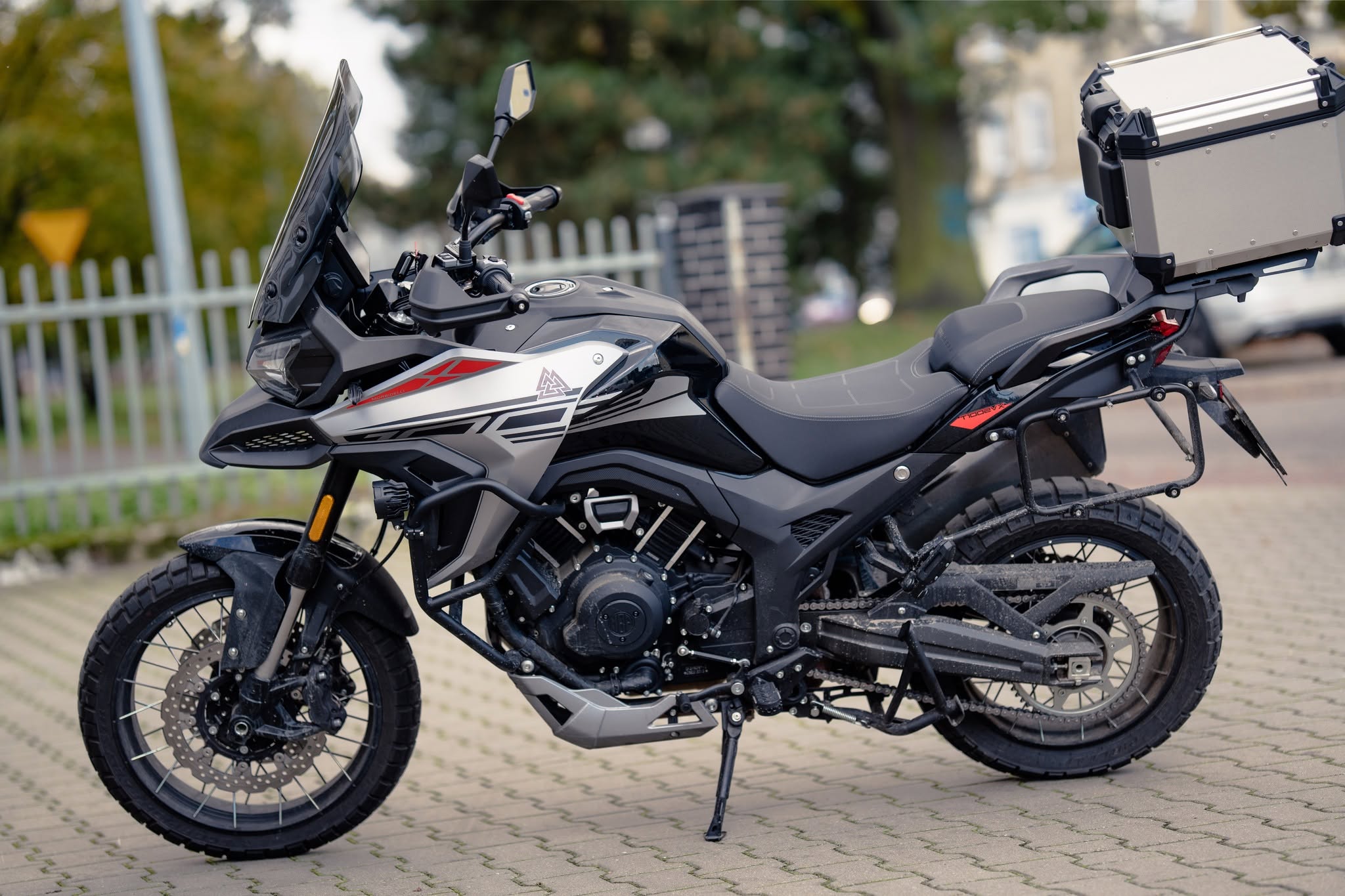 Fotografia eventowa w Szczecinie — motocykl na wystawie GarazMotor.pl z kluczowymi momentami wydarzenia.