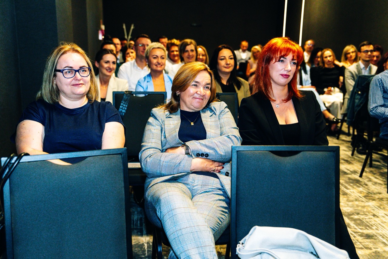 Uczestnicy wydarzenia w hotelu Fokus, emocje podczas rozdania wyróżnień PKO.