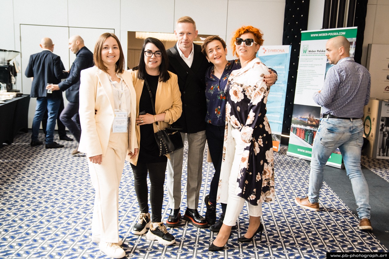 Fotoreportaż z konferencji galwanotechnicznej w Hanza Tower w Szczecinie — uczestnicy podczas networkingowego spotkania.