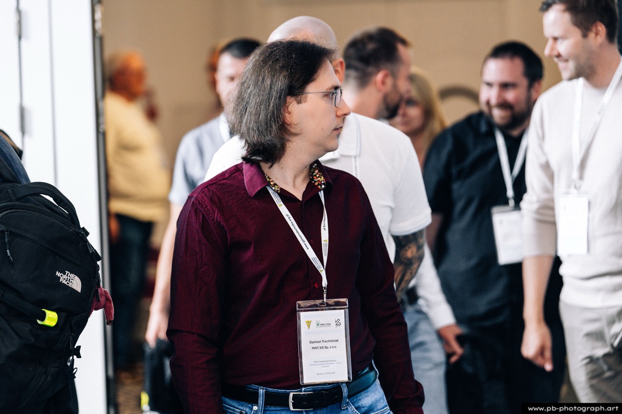 Uczestnicy konferencji galwanotechnicznej w Hanza Tower w Szczecinie — networking i wymiana doświadczeń.